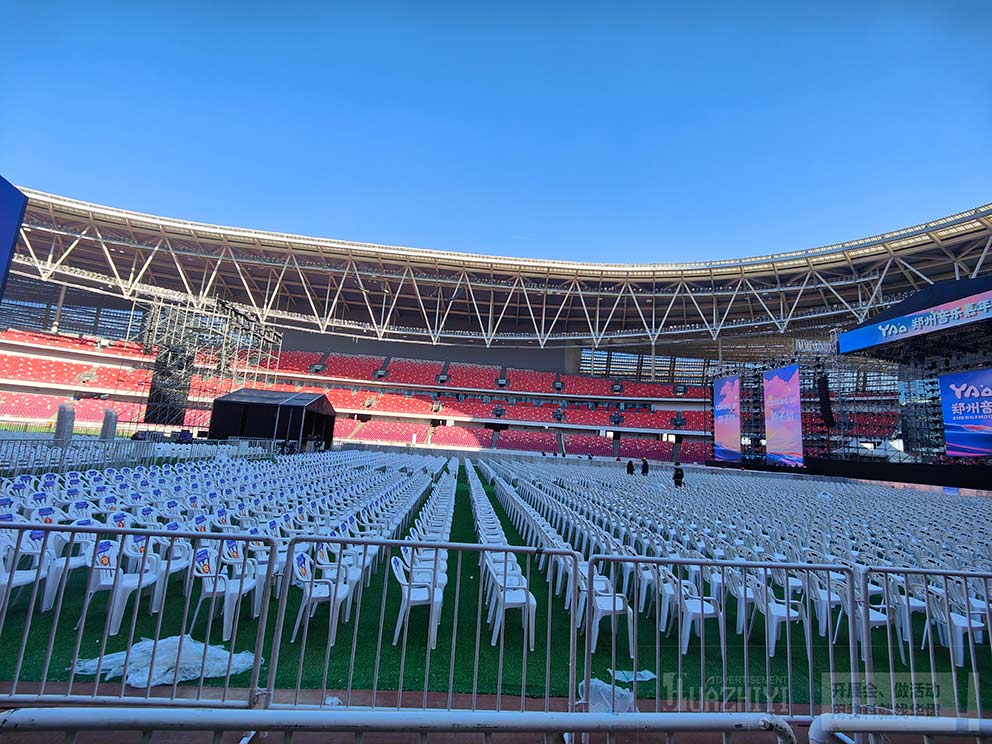 沙灘椅租賃公司助力音樂嘉年華現場