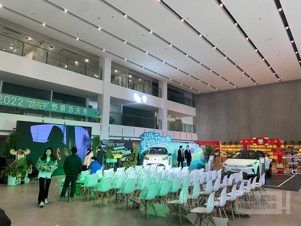 伊姆斯桌椅租賃現場注重舒適性和實用性