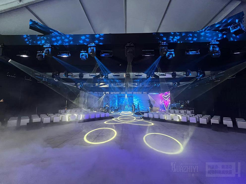 沙發凳出租公司參與汽車品牌發布會現場