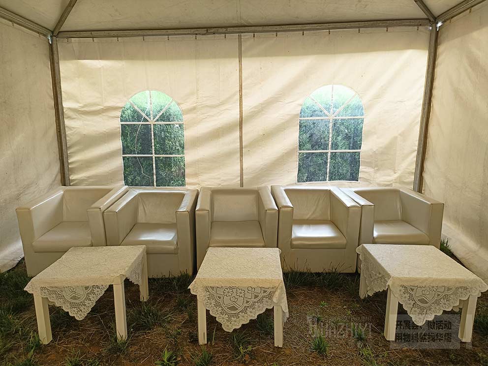 茶幾租賃擺放參與商務(wù)會(huì)議很實(shí)用