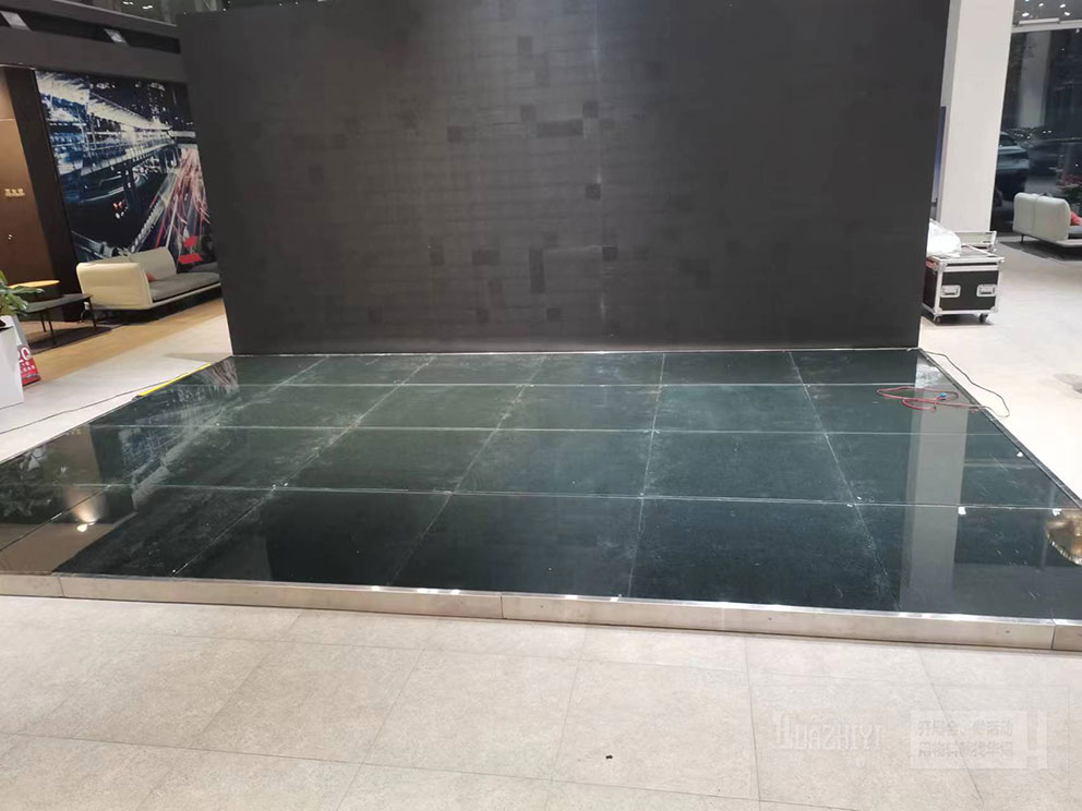 豐之元玻璃地臺現場鋪設