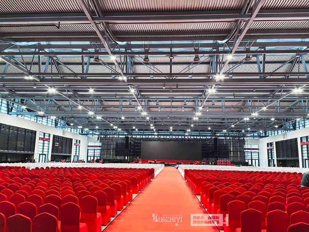 華熠桌椅租賃助力會展中心貴賓椅布場