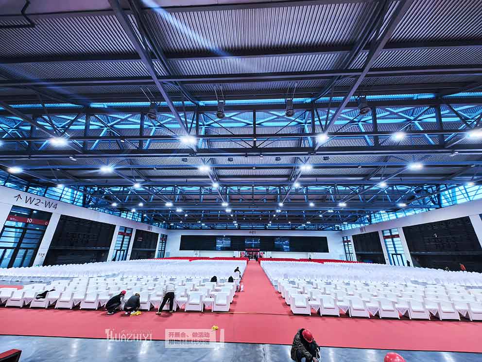 華熠桌椅租賃助力會展中心貴賓椅布場