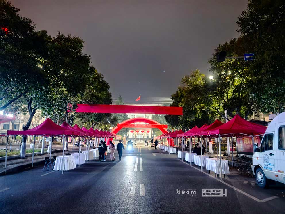 華熠桌椅租賃助力濮陽演唱會8000把折疊椅布場