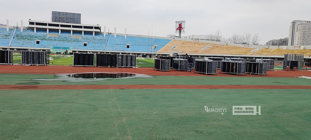 華熠桌椅租賃助力濮陽演唱會8000把折疊椅布場