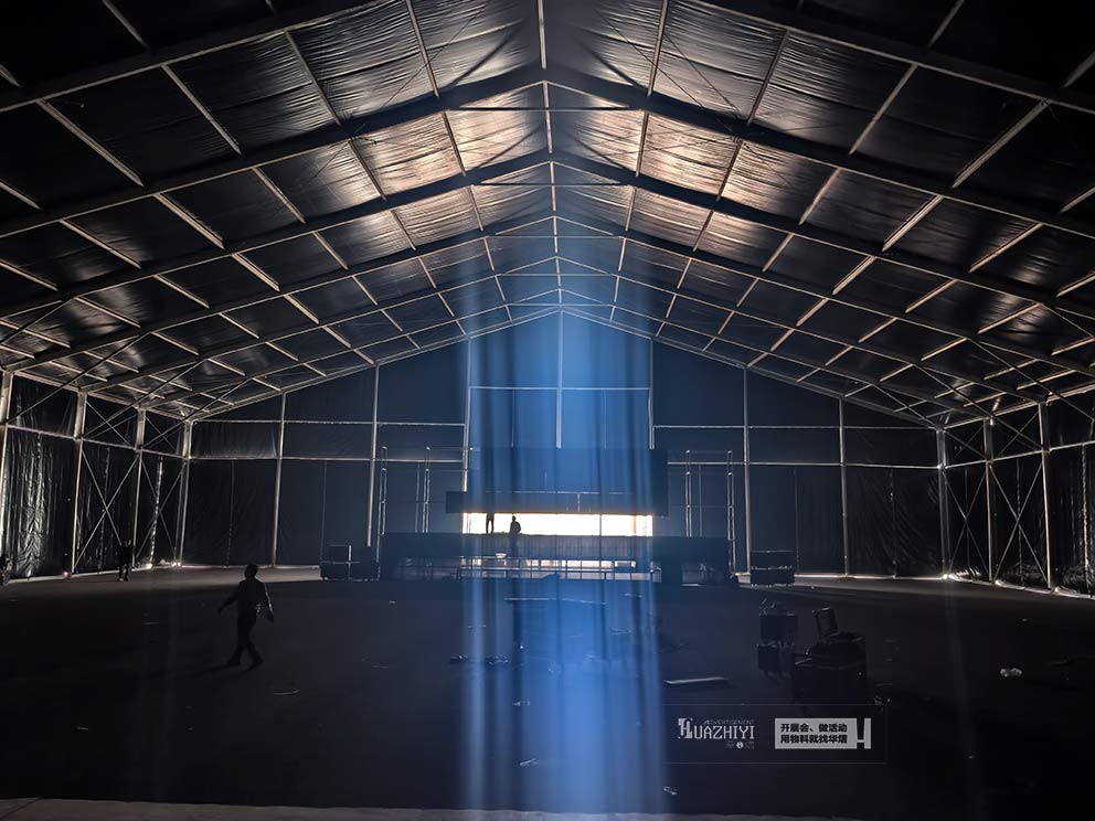 鄭州華熠搭建智能互聯(lián)網(wǎng)測試基地高8米，跨度40米篷房